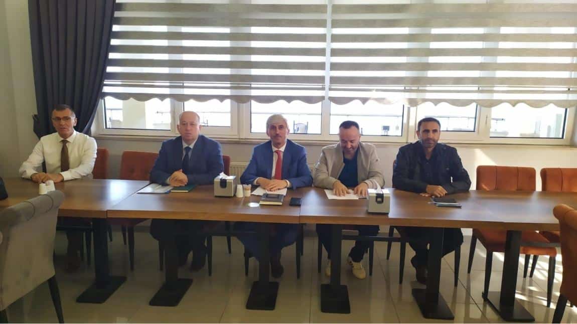 OKUL VE KURUM MÜDÜRLERİYLE DEĞERLENDİRME TOPLANTISI YAPILDI.